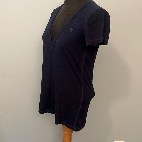 Abercrombie & Fitch Women's Navy Blue Cotton Plunging V Neck Shirt - Picture 3 of 7
